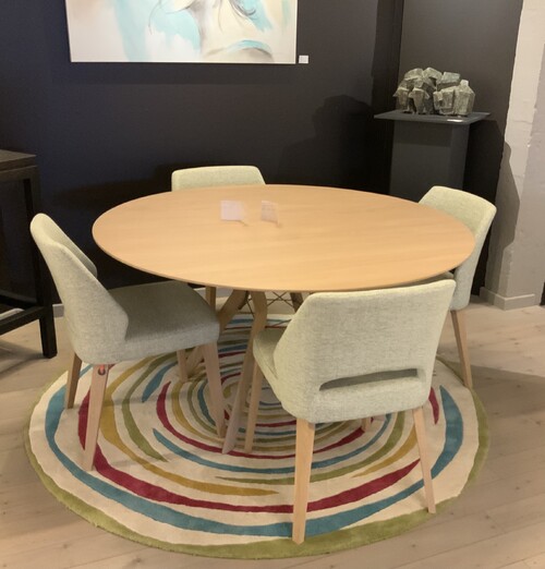Tafel ECLIPS massief+stoelen LENA 
Normaal :3188.00€
           Nu:1594.00€